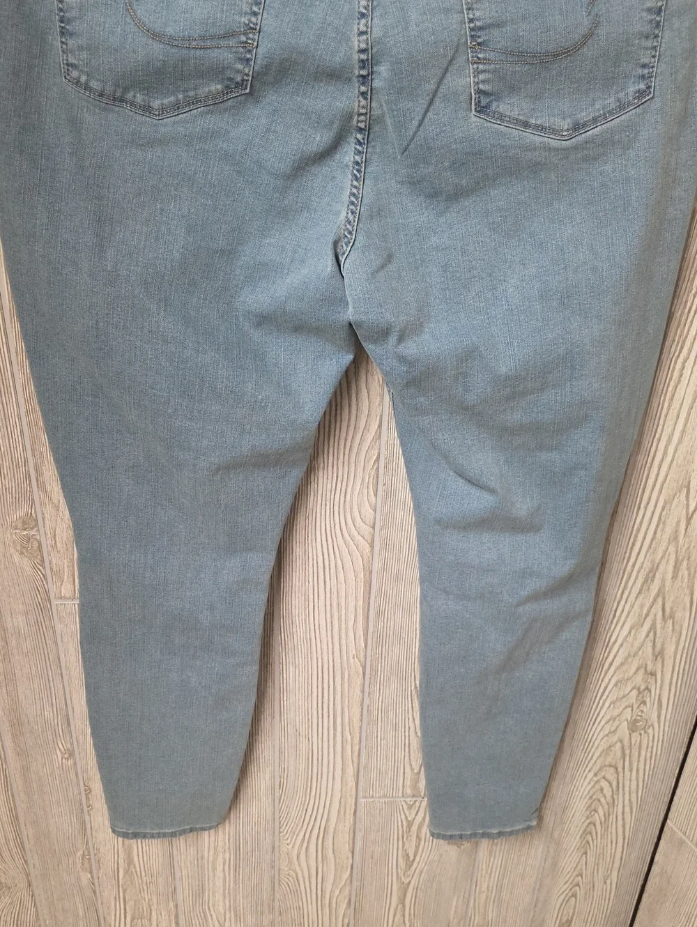 Signature by Levi Strauss Totally Shaping Pull On Skinny Jeans Women Plus 20 NWT